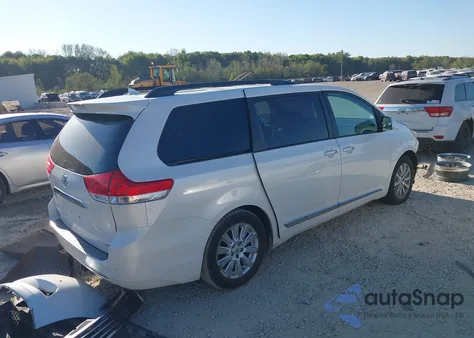 2011 Toyota Sienna Limited V6 z USA, uszkodzony, nr VIN 5TDYK3DC8BS013422